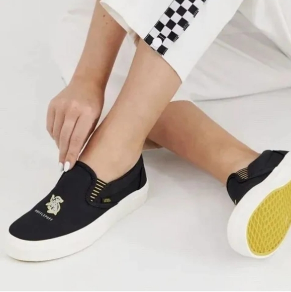 NEW Vans HARRY POTTER Hufflepuff Embroidered Classic Slip On Skate Shoes Unisex - Picture 2 of 8